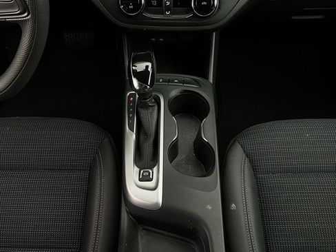 Used 2025 Buick Envista Preferred image 13