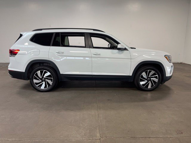 Used 2025 Volkswagen Atlas SE AWD/4WD image 2