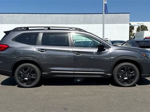 Used 2025 Subaru Ascent Bronze Edition image 3