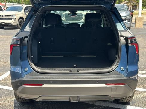 New 2026 Chevrolet Equinox LT w/ Convenience Package II FWD image 8