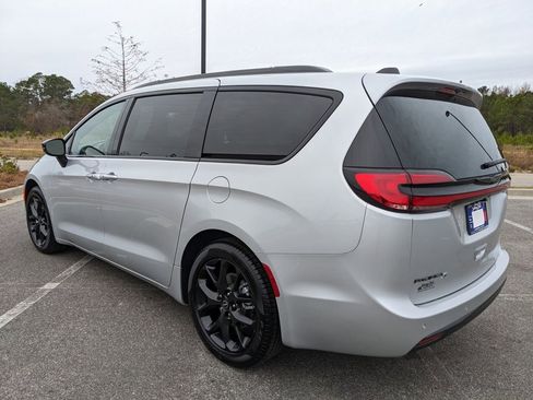 Certified 2026 Chrysler Pacifica Select w/ S Appearance Package image 18