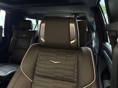 New 2026 Cadillac Escalade ESV Platinum Sport w/ LPO, Floor Liner Package AWD/4WD image 32