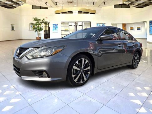Used 2016 Nissan Altima 2.5 SR image 3