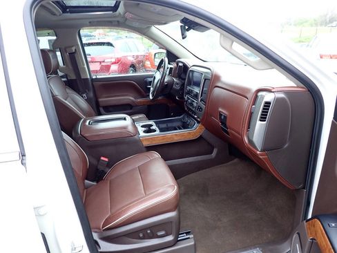 Used 2015 Chevrolet Silverado 1500 High Country w/ High Country Premium Package AWD/4WD image 11