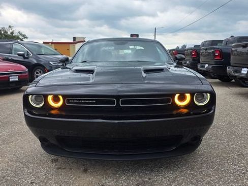 Used 2021 Dodge Challenger SXT RWD image 2