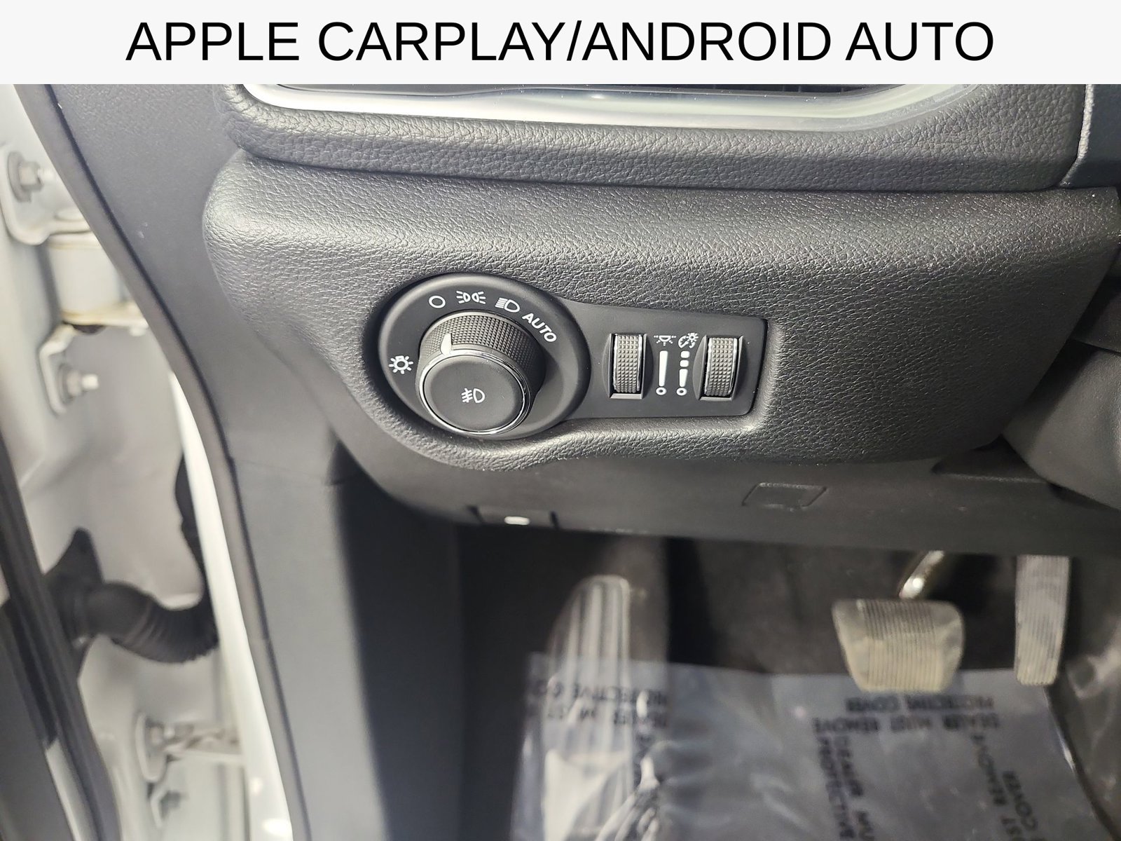 Used 2025 Chrysler Pacifica Limited FWD image 14