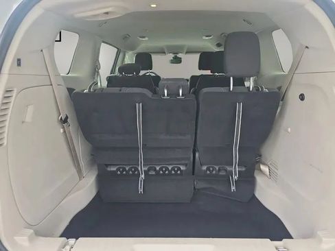 Used 2022 Chrysler Voyager LX FWD image 11