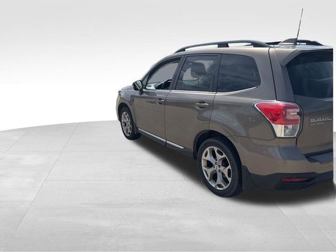 Used 2018 Subaru Forester 2.5i Touring AWD/4WD image 2