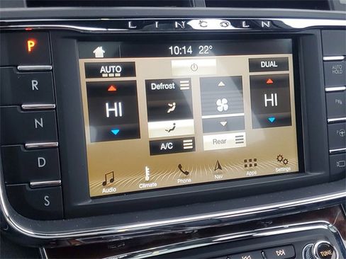 Used 2017 Lincoln Continental Reserve w/ Technology Package image 24