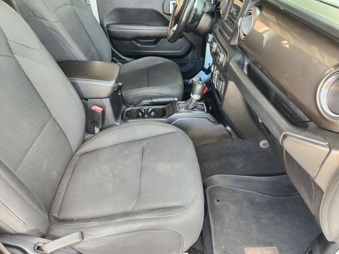 Used 2020 Jeep Wrangler Unlimited Sahara AWD/4WD image 16