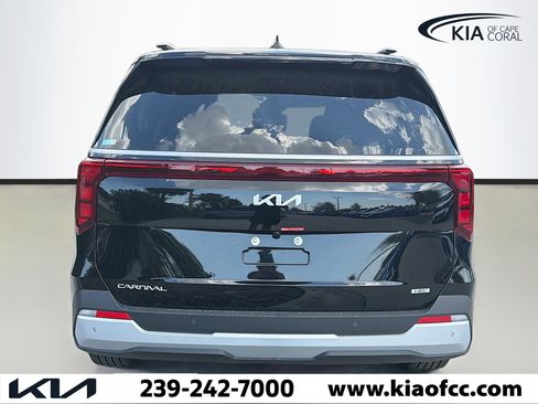 New 2026 Kia Carnival EX FWD image 4