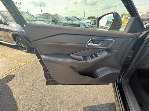 Used 2021 Nissan Rogue SV w/ Premium Package FWD image 11