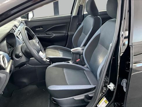 Used 2025 Nissan Versa SV FWD image 8