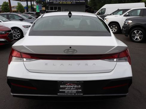Used 2024 Hyundai Elantra SEL FWD image 4