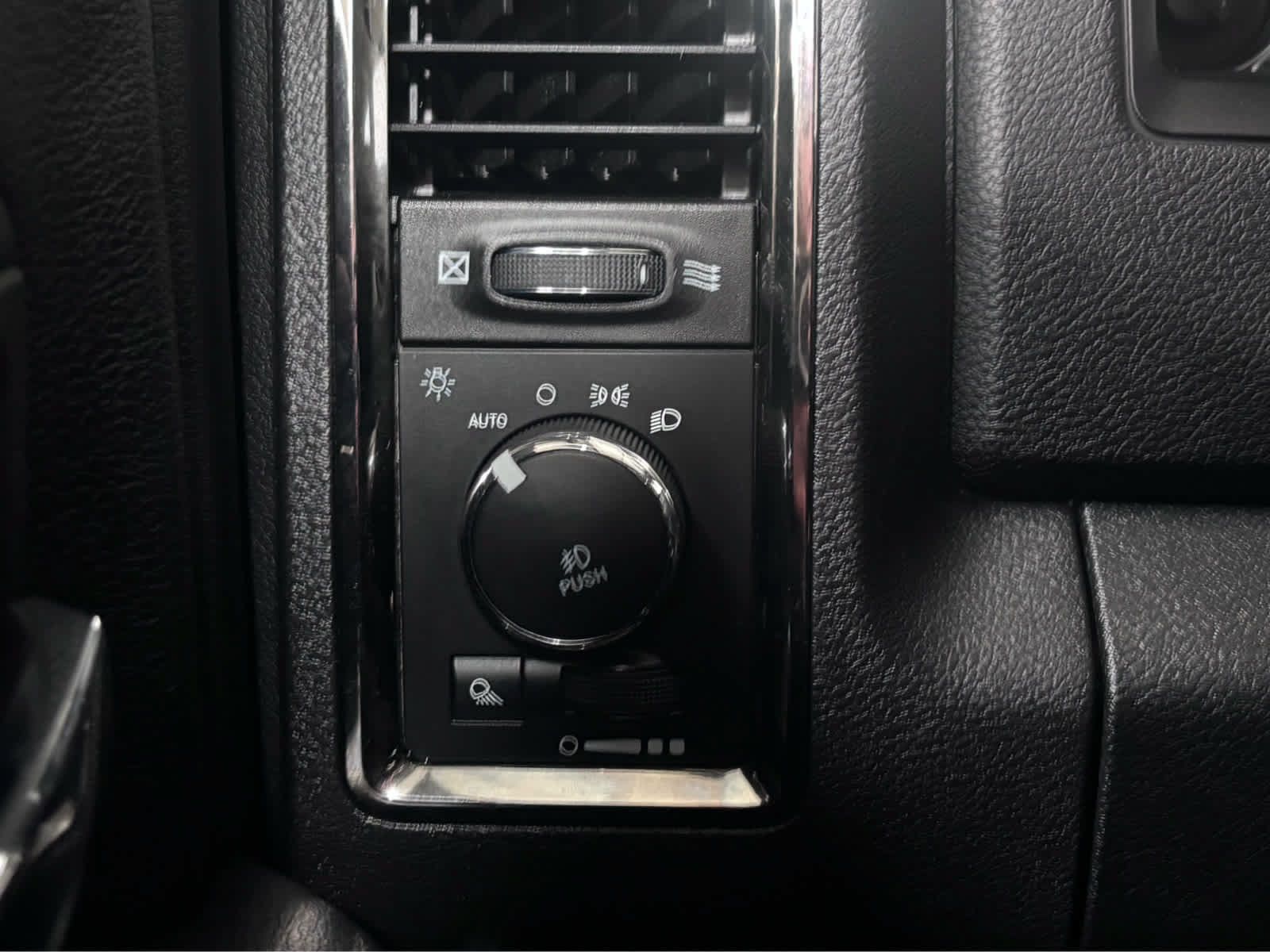 Used 2018 RAM 1500 Sport w/ Convenience Group AWD/4WD image 30