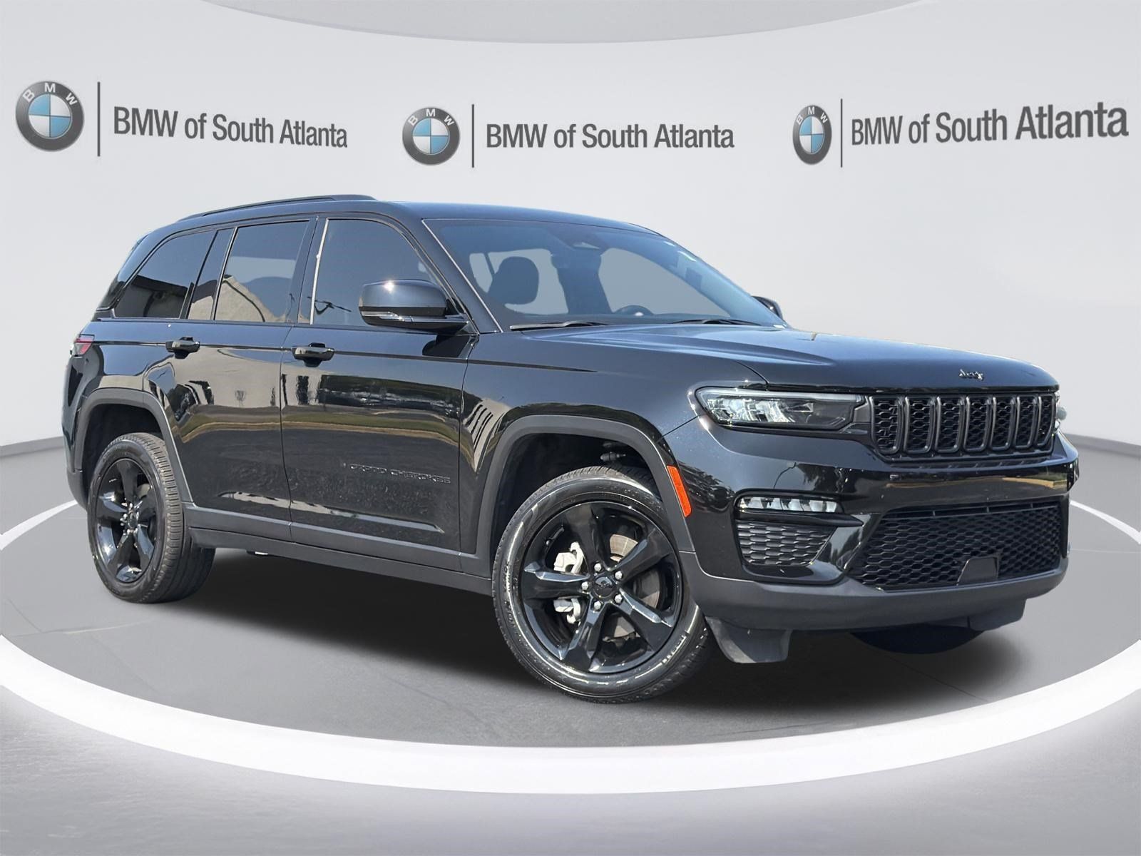 Used 2025 Jeep Grand Cherokee Limited w/ Black Appearance Package AWD/4WD image 2