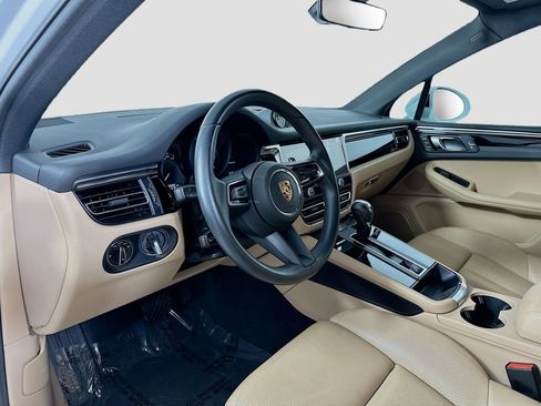 Certified 2023 Porsche Macan AWD/4WD image 4