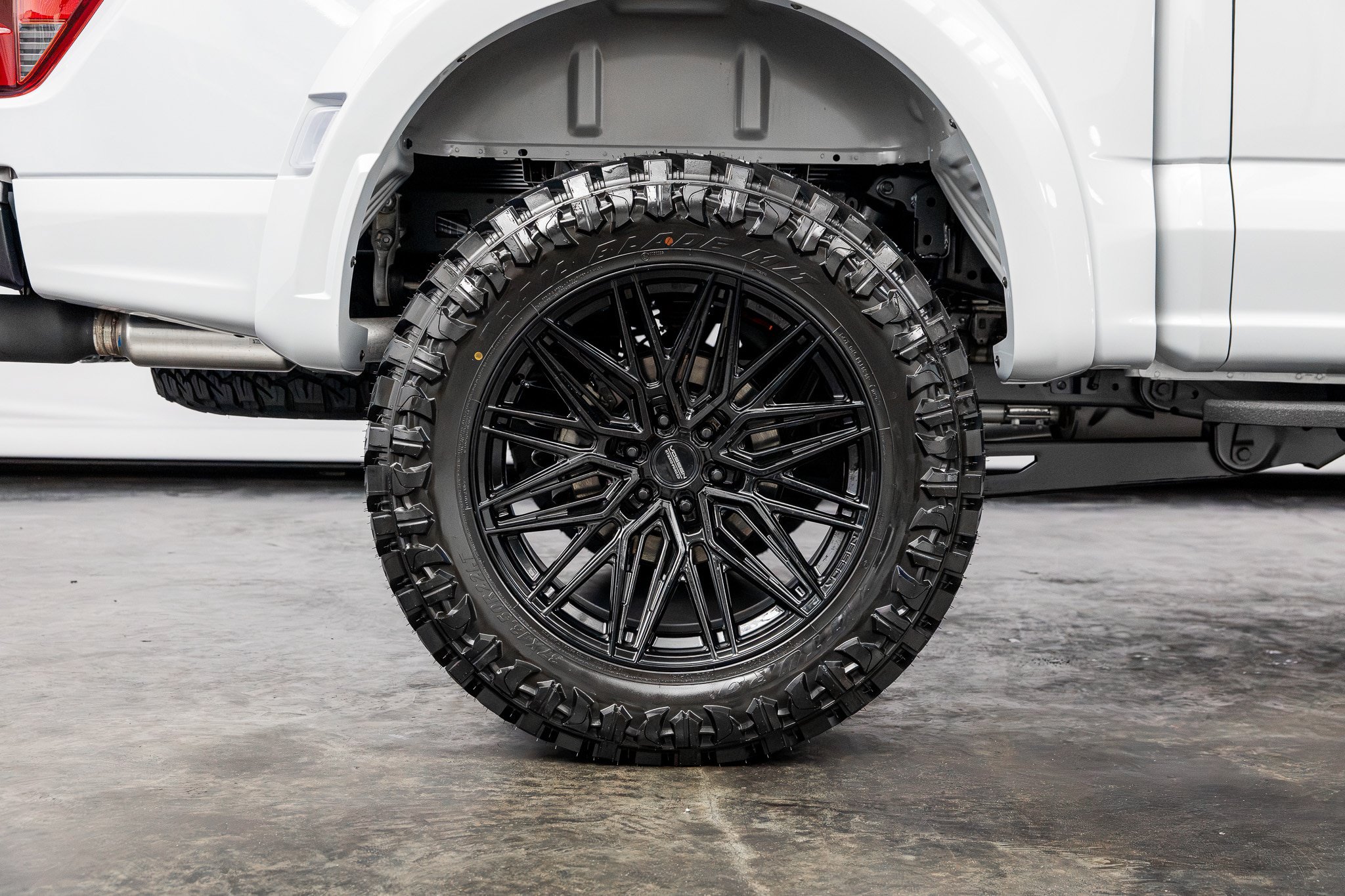 Used 2025 Ford F150 Raptor w/ Equipment Group 803A Raptor R AWD/4WD image 27