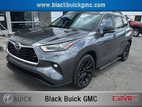 Used 2023 Toyota Highlander XLE FWD image 1