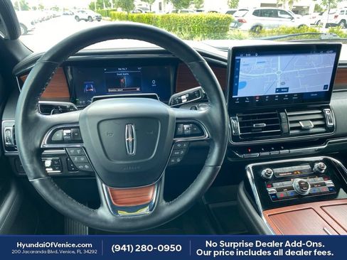 Used 2022 Lincoln Navigator L Reserve AWD/4WD image 3