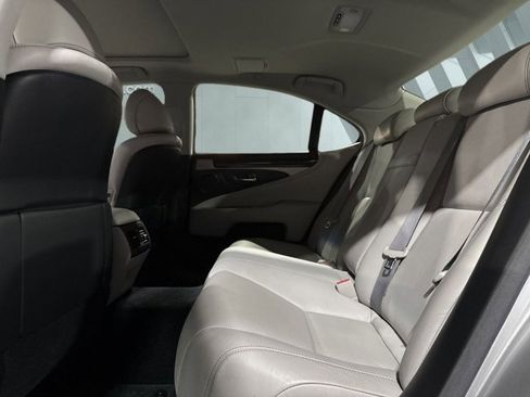 Used 2016 Lexus LS 460 image 11
