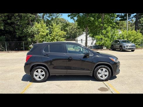 Used 2022 Chevrolet Trax LS w/ Tint and Cruise Package FWD image 6