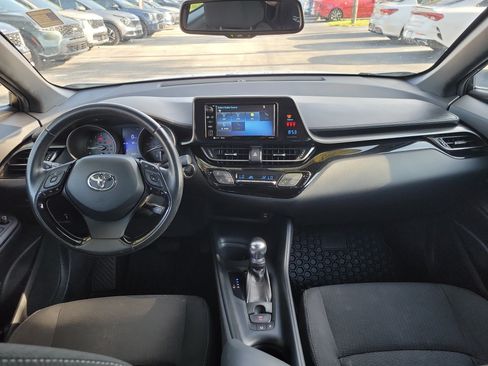 Used 2018 Toyota C-HR XLE FWD image 17