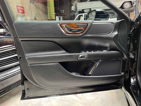 Used 2018 Lincoln Continental Premiere AWD/4WD image 25