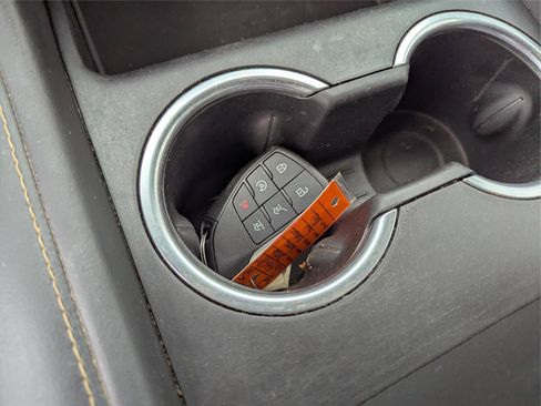 Used 2022 GMC Yukon XL SLT w/ SLT Luxury Package image 19