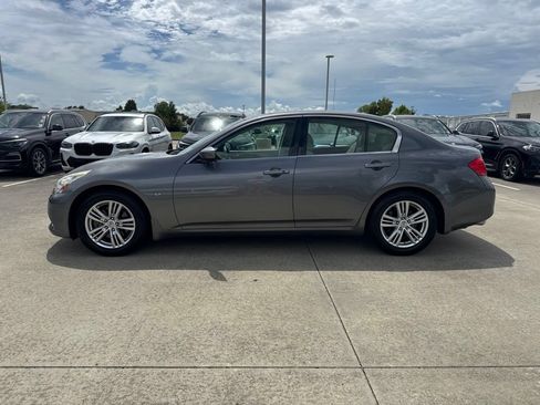 Used 2015 INFINITI Q40 w/ Moonroof Package RWD image 2