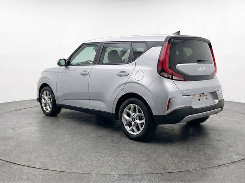 Used 2025 Kia Soul LX w/ LX Technology Package FWD image 6