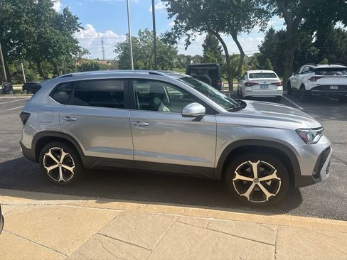Used 2026 Volkswagen Taos SEL AWD/4WD image 7