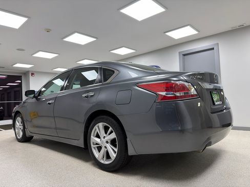 Used 2015 Nissan Altima 2.5 SV w/ Convenience Package image 5