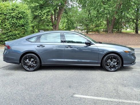 Used 2025 Honda Accord SE image 3