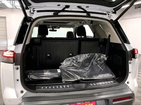 New 2026 Nissan Pathfinder Platinum w/ Lighting Package AWD/4WD image 44