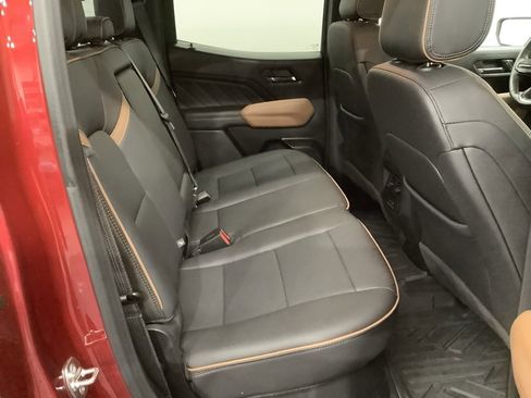 Used 2024 GMC Canyon AT4 image 30