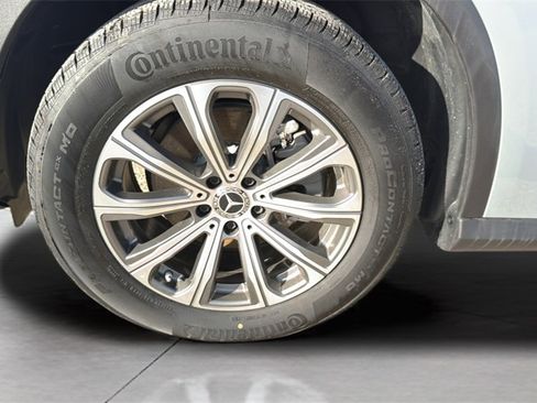 Certified 2025 Mercedes-Benz GLC 300 GLC 300 image 9