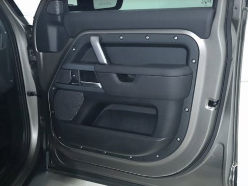 Used 2024 Land Rover Defender 110 X-Dynamic SE image 35