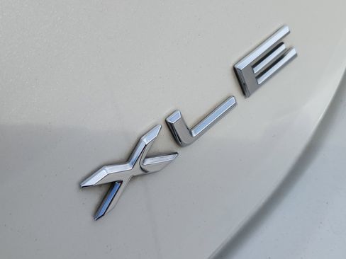 Used 2016 Toyota Avalon XLE FWD image 14