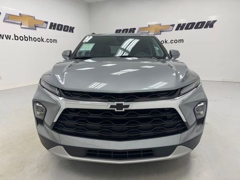 Used 2024 Chevrolet Blazer LT w/ Convenience Package FWD image 2