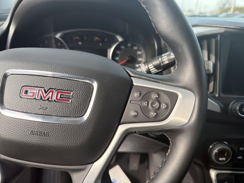 Used 2023 GMC Terrain SLT image 13