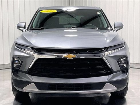 Used 2025 Chevrolet Blazer LT AWD/4WD image 2
