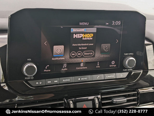 Used 2025 Nissan Pathfinder SV w/ SV Premium Package FWD image 39