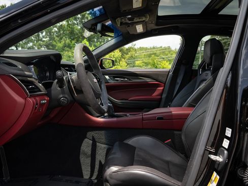 Used 2018 Cadillac CTS V RWD image 33