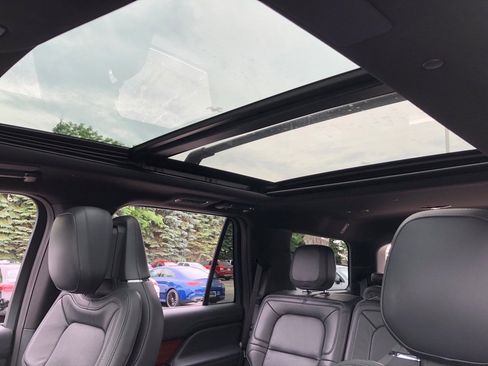 Used 2022 Lincoln Navigator Reserve image 28