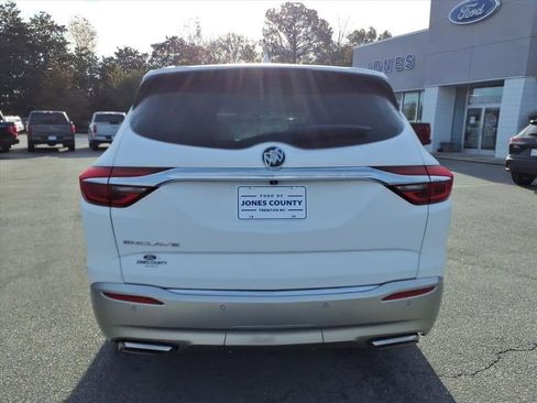 Used 2021 Buick Enclave Essence image 3