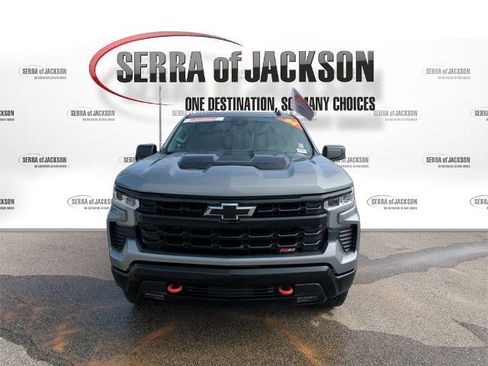 Used 2024 Chevrolet Silverado 1500 LT Trail Boss w/ Convenience Package II image 3