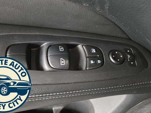 Used 2018 Nissan Pathfinder SL w/ SL Premium Package image 28