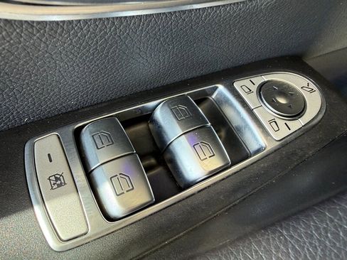 Used 2017 Mercedes-Benz E 300 image 22
