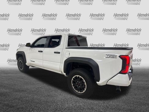 Certified 2025 Toyota Tacoma TRD Off-Road AWD/4WD image 40